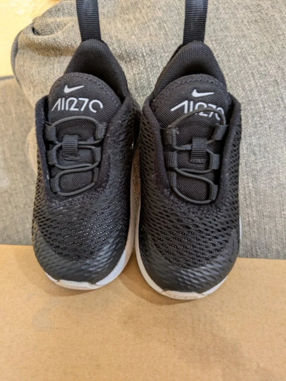Size 6c-Nike Air Max 270 Black & White Mesh Slip on Sneakers Great Condition